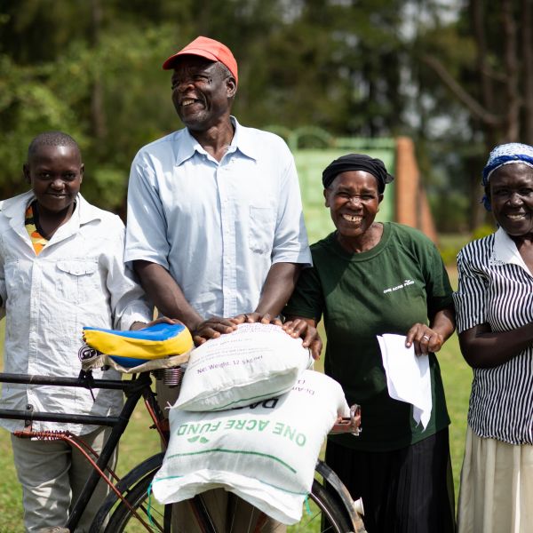 Members of the Mama Safi group in Western Kenya pose with their farm supplies