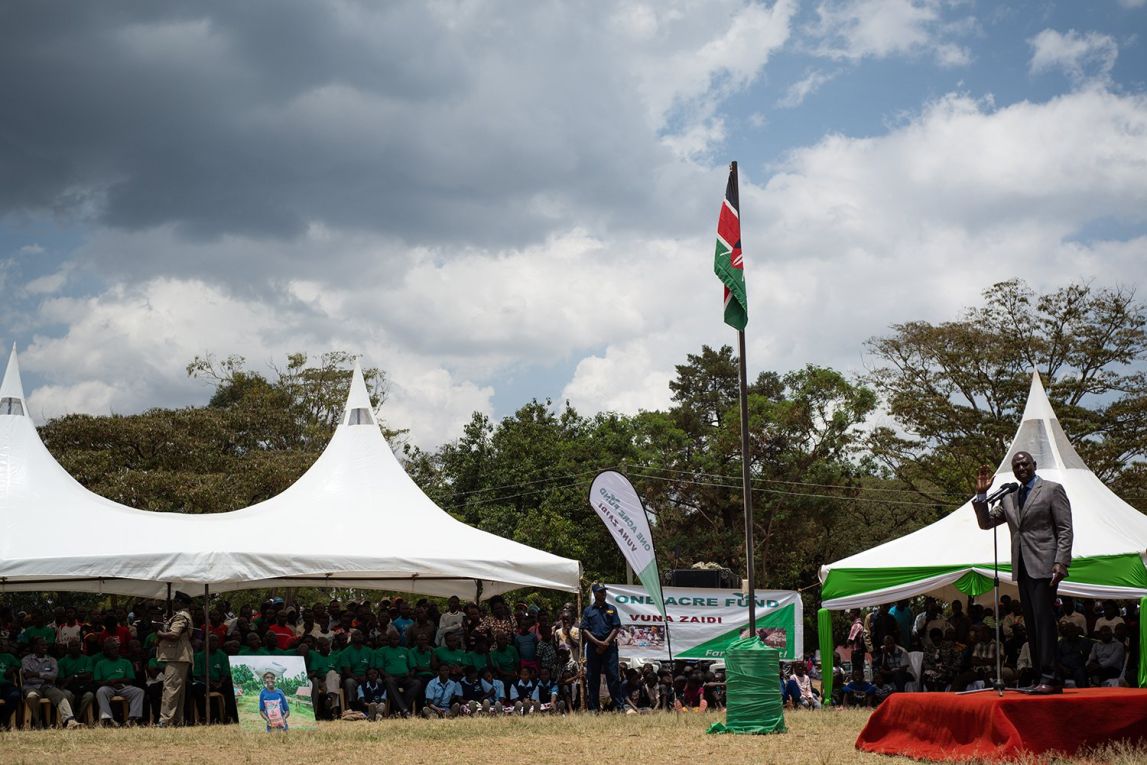Kenyan Deputy President, Dr. William Samoei Ruto speaks to farmers and One Acre Fund staff